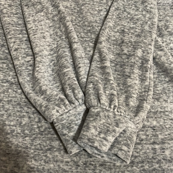 Loft, off the shoulder Fleece top, Small - Picture 6 of 6